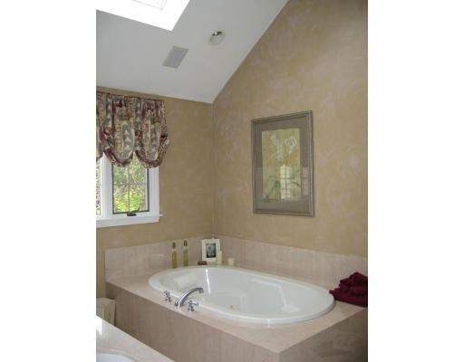 29 Homsy Lane Needham, MA 02494 - Photo 8 of 11