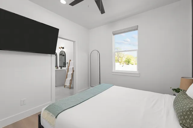 $449,999 | 5114 Golden Forest Drive, Unit B, Houston, TX 77091