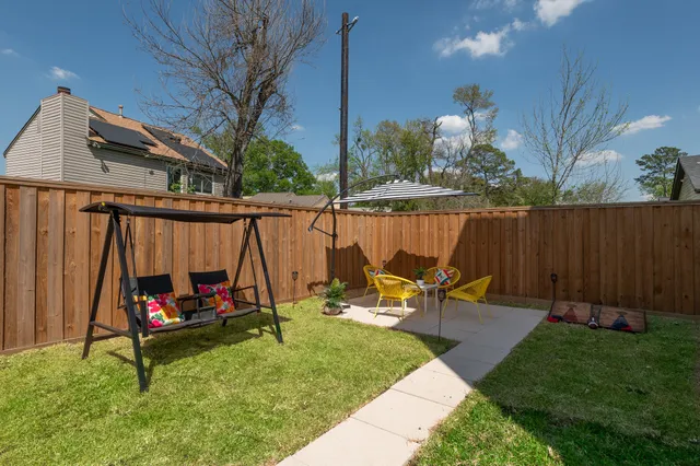 $449,999 | 5114 Golden Forest Drive, Unit B, Houston, TX 77091