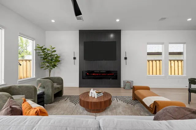 $449,999 | 5114 Golden Forest Drive, Unit B, Houston, TX 77091