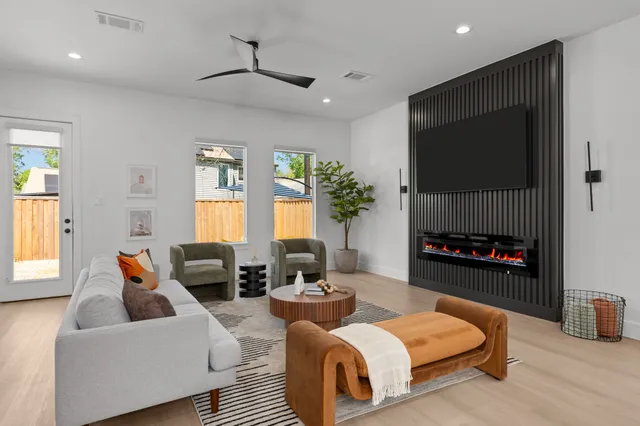 $449,999 | 5114 Golden Forest Drive, Unit B, Houston, TX 77091