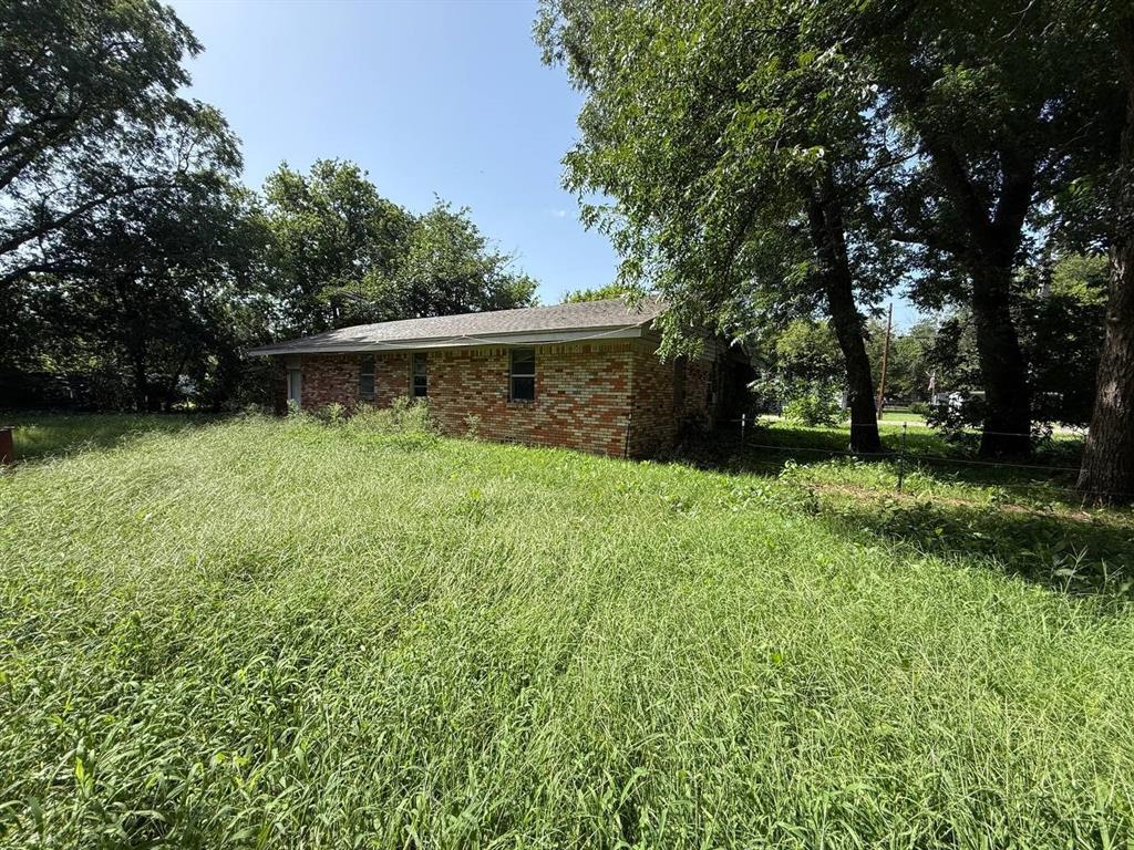 802 North Main Street Tioga, TX 76271 - Photo 7 of 20