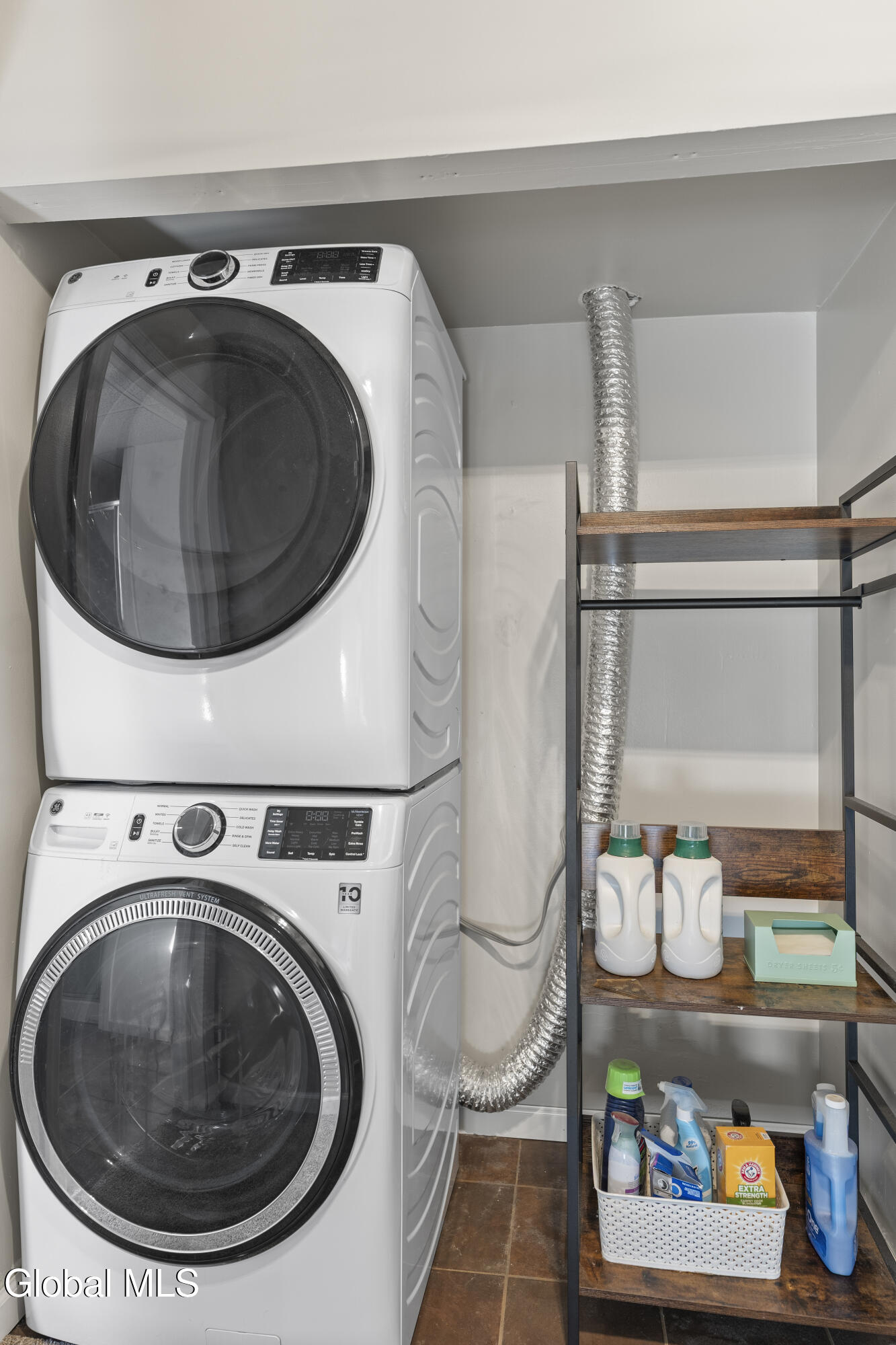 87 Algonquin Road Clifton Park, NY 12065 - Photo 20 of 30 DSC09913