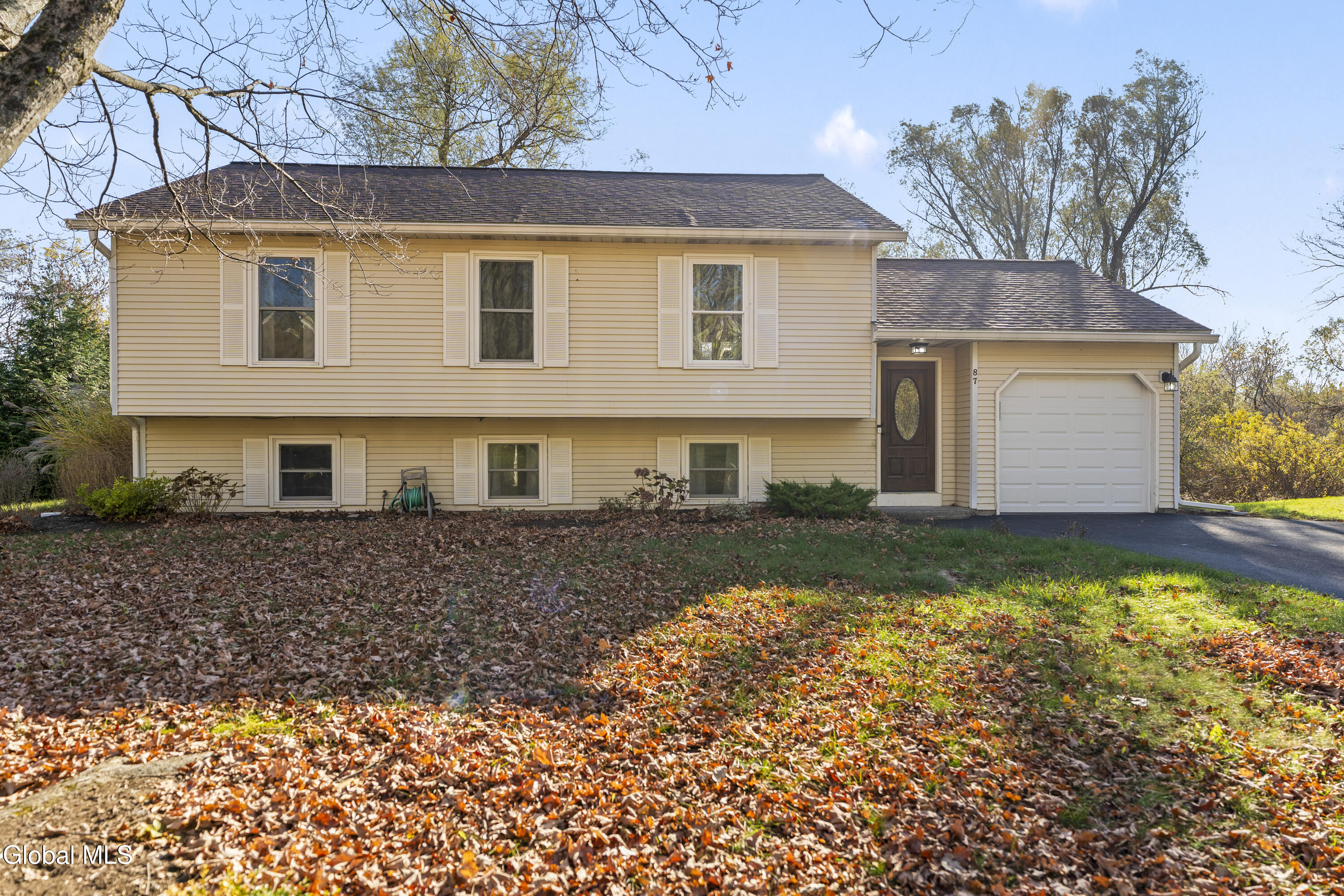 87 Algonquin Road Clifton Park, NY 12065 - Photo 2 of 30 DSC09823