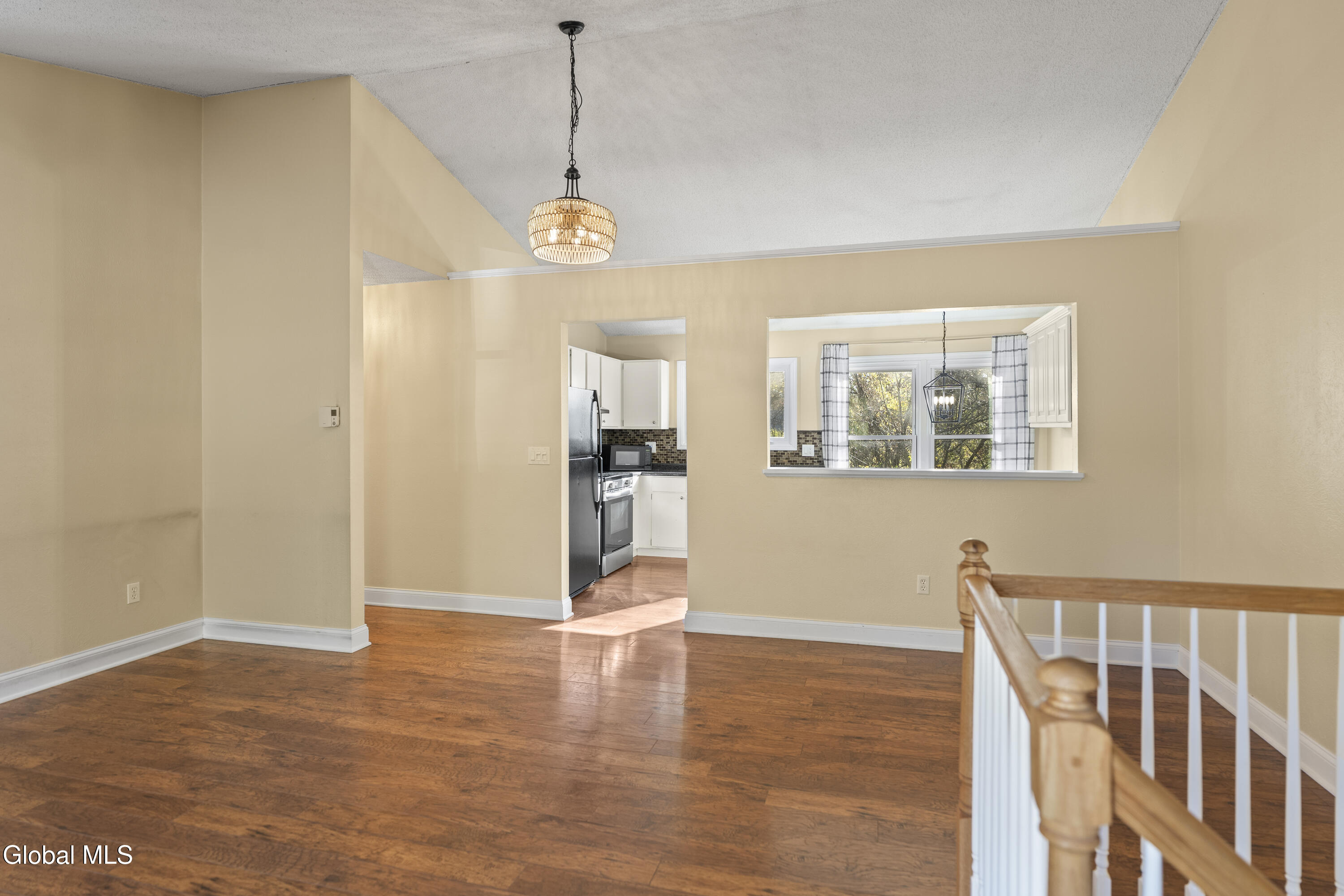 87 Algonquin Road Clifton Park, NY 12065 - Photo 5 of 30 DSC09841