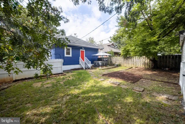 a house view with a outdoor space