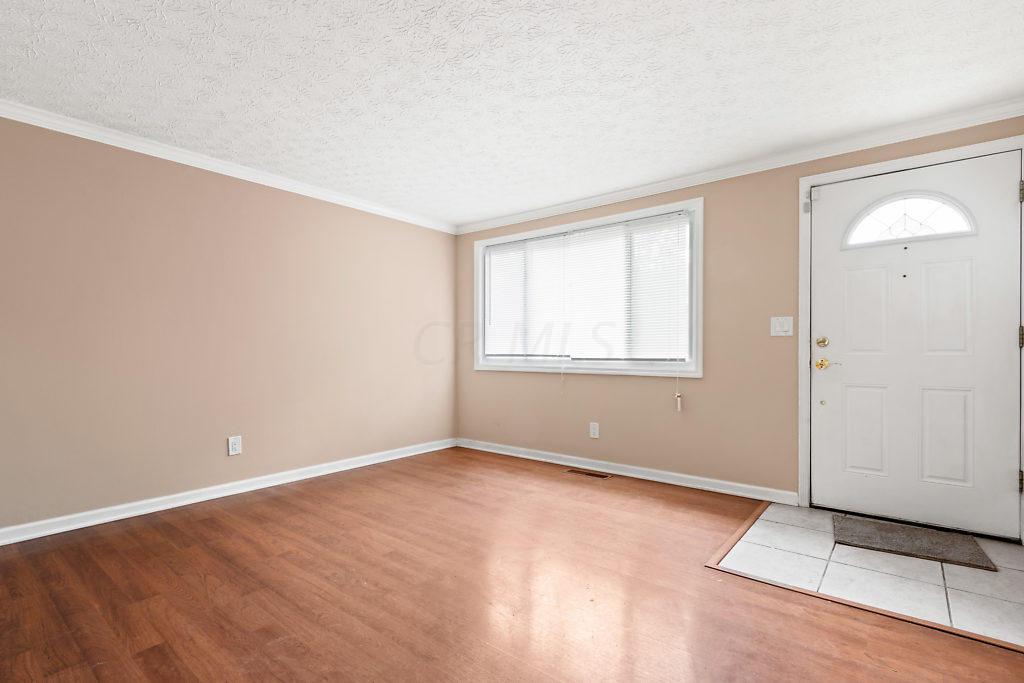 2320 Weyburn Road Columbus, OH 43232 - Photo 4 of 26
