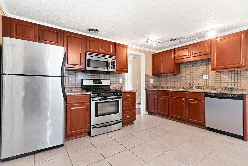 2320 Weyburn Road Columbus, OH 43232 - Photo 6 of 26