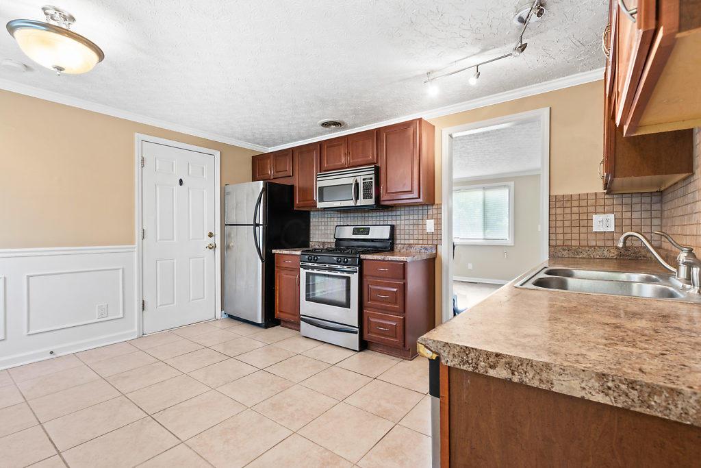 2320 Weyburn Road Columbus, OH 43232 - Photo 8 of 26