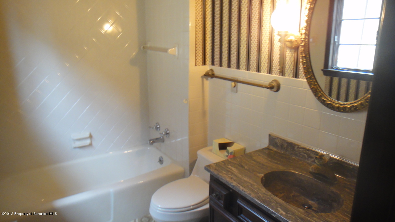 1206 Rundle Street Scranton, PA 18504 - Photo 5 of 14 Gallery Image 5