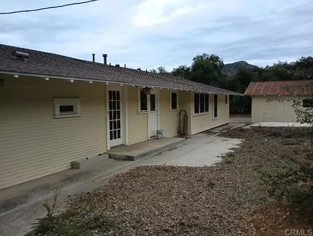 a view of a house with a backyard