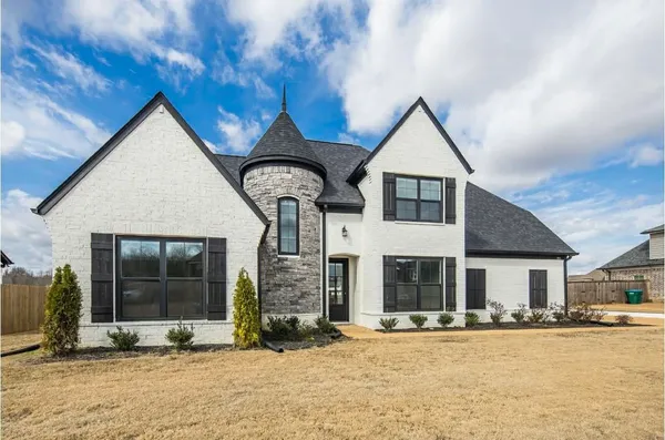 a view of house and yard