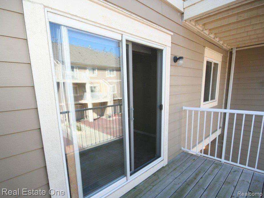 1139 Beaver Run, Unit 17 Troy, MI 48083 - Photo 8 of 17