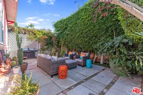 $1,700,000 | 619 Milwood Avenue, Venice, CA 90291