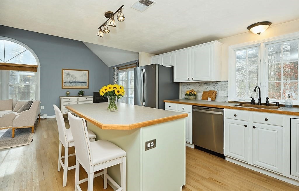 35 Sproul Road Hanover, MA 02339 - Photo 2 of 36