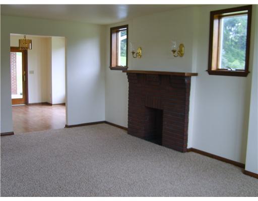 563 Freeport Road Freeport, PA 16229 - Photo 7 of 18 Living Room.