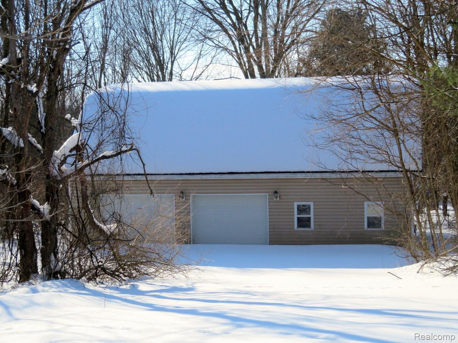7121 Mabley Hill Road Fenton, MI 48430 - Photo 20 of 24 30x40 Pole Barn.JPG