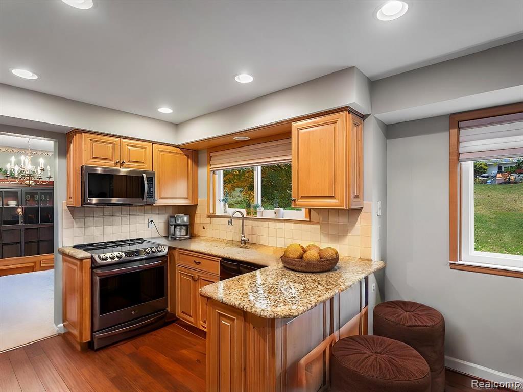 960 Dahlia Lane Rochester Hills, MI 48307 - Photo 15 of 35