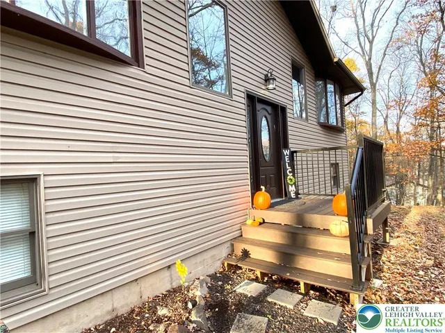 a view of a back side of the house