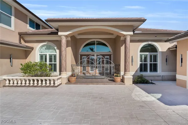 a view of entrance of the house