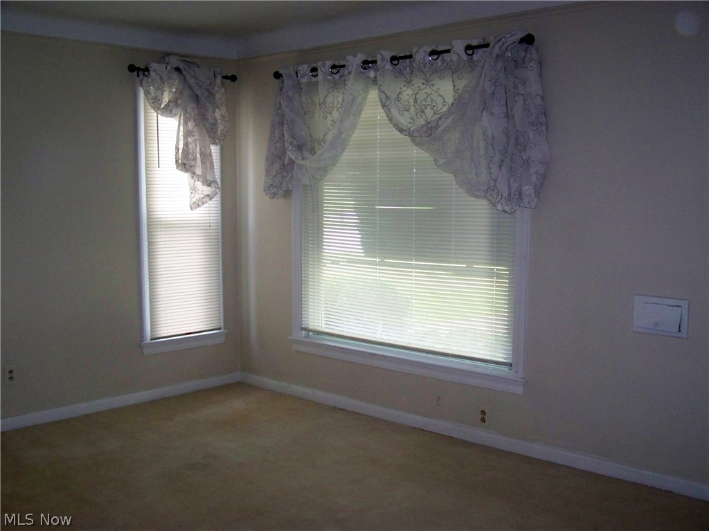 10801 Granger Road Cleveland, OH 44125 - Photo 8 of 9 Living room