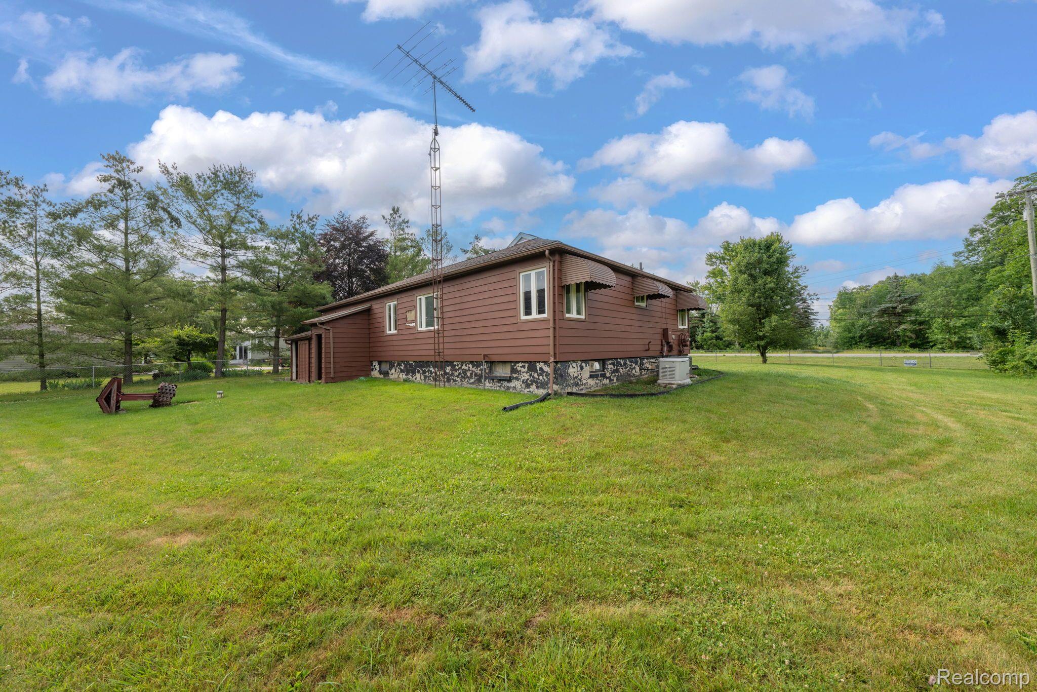 5638 Davison Road Lapeer, MI 48446 - Photo 11 of 34 Gallery Image 11
