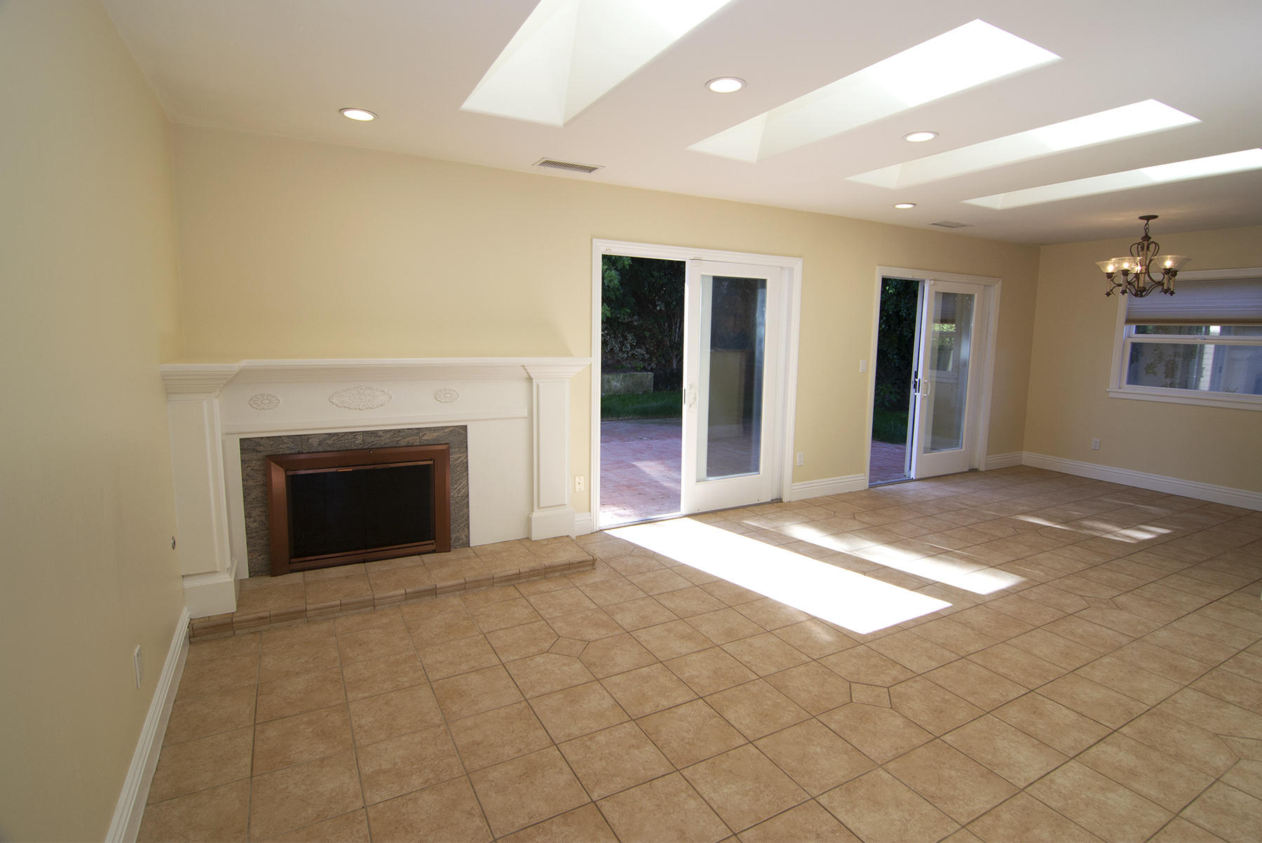 534 Ribera Drive Santa Barbara, CA 93111 - Photo 5 of 14 living room