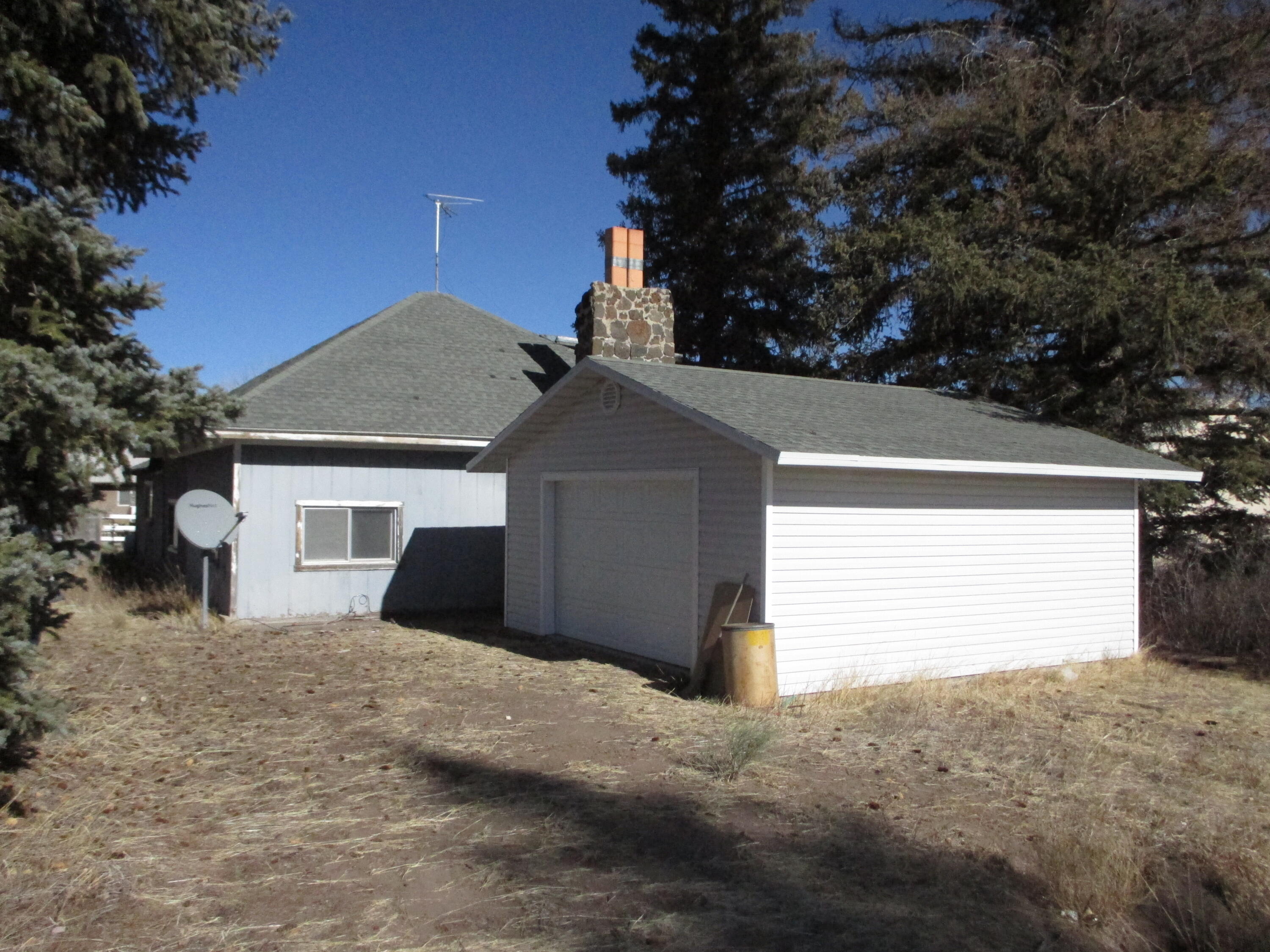 76 West Center Street Hatch, UT 84735 - Photo 2 of 25 Street View of House & Garage
