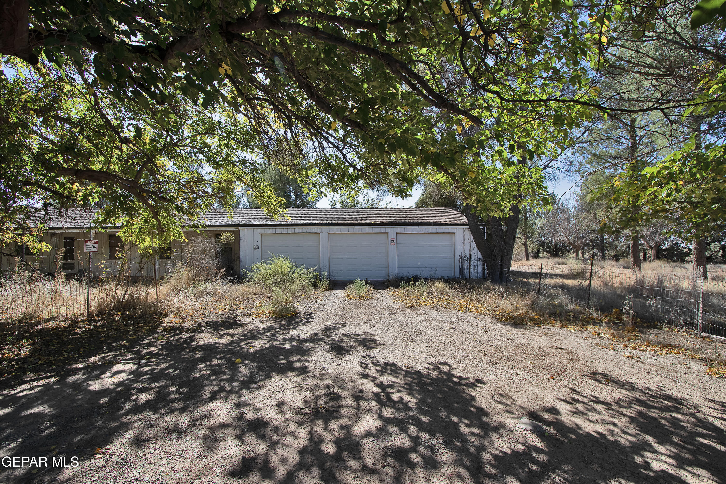 110 Southwest Creosote Road Out Of Service Area, OUT OF SERVICE AREA 99999 - Photo 12 of 101 a backyard of a house with lots of green space