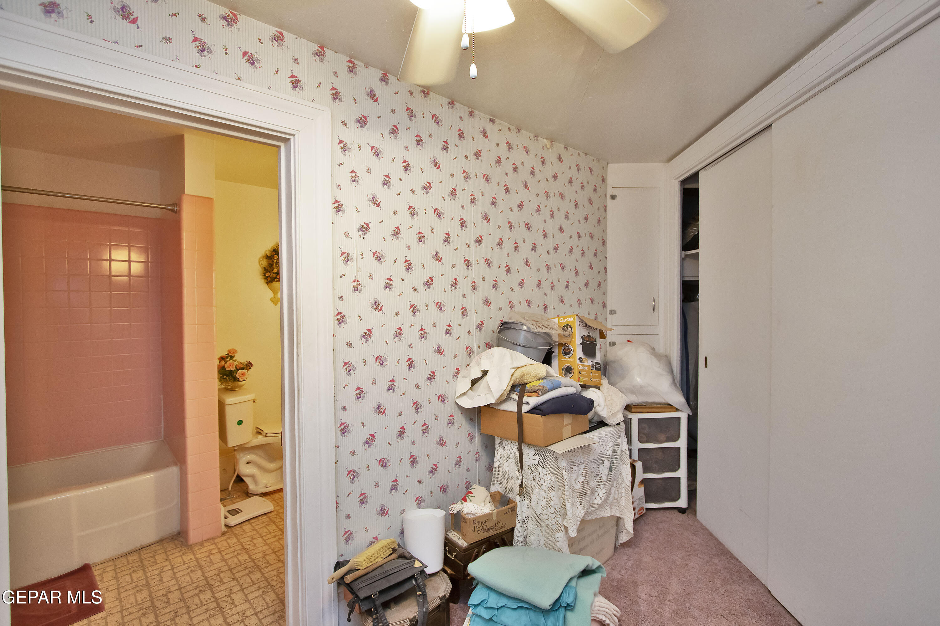 110 Southwest Creosote Road Out Of Service Area, OUT OF SERVICE AREA 99999 - Photo 23 of 101 a bathroom with a sink toilet and shower