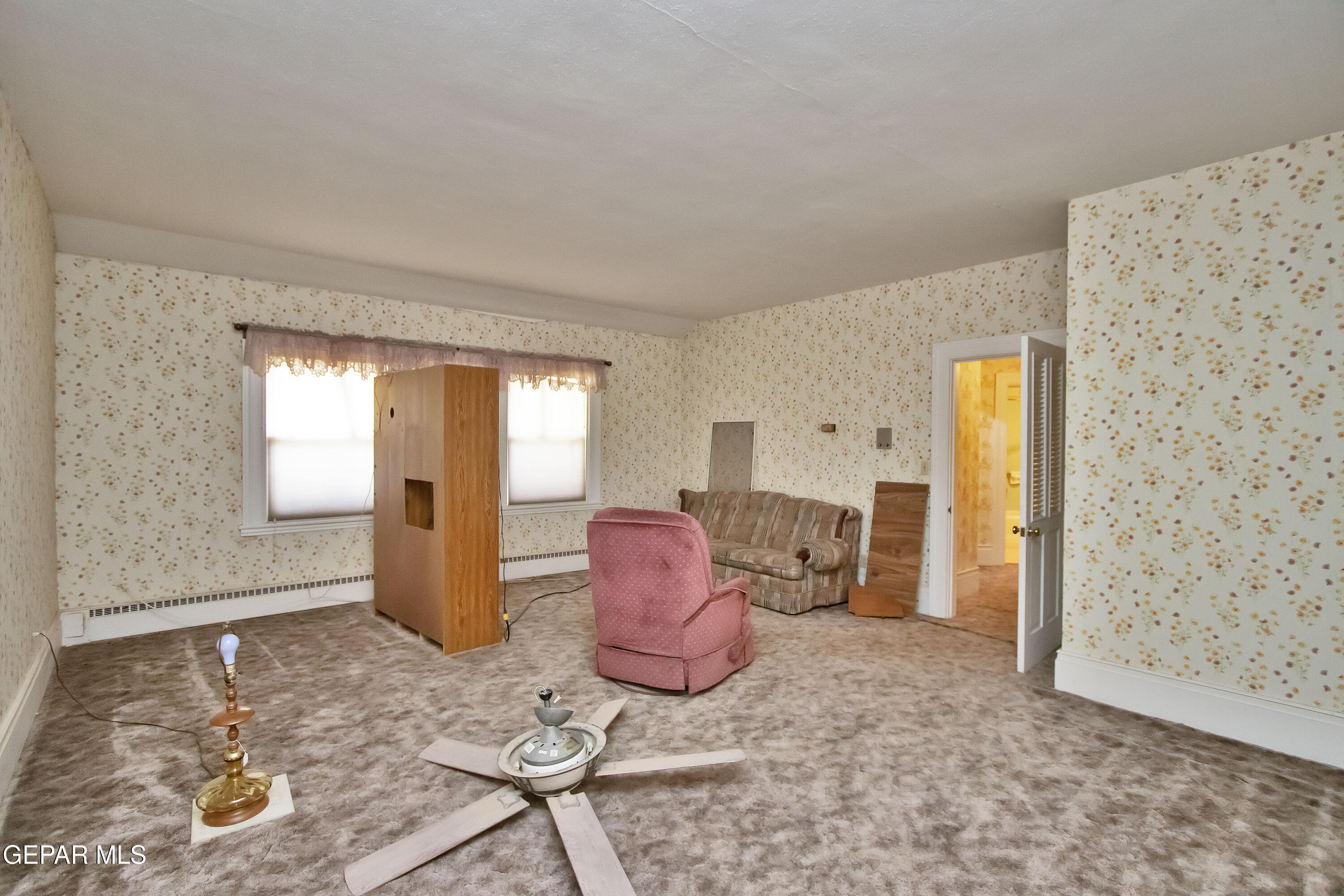 110 Southwest Creosote Road Out Of Service Area, OUT OF SERVICE AREA 99999 - Photo 47 of 101 a living room with furniture window and a wooden floor
