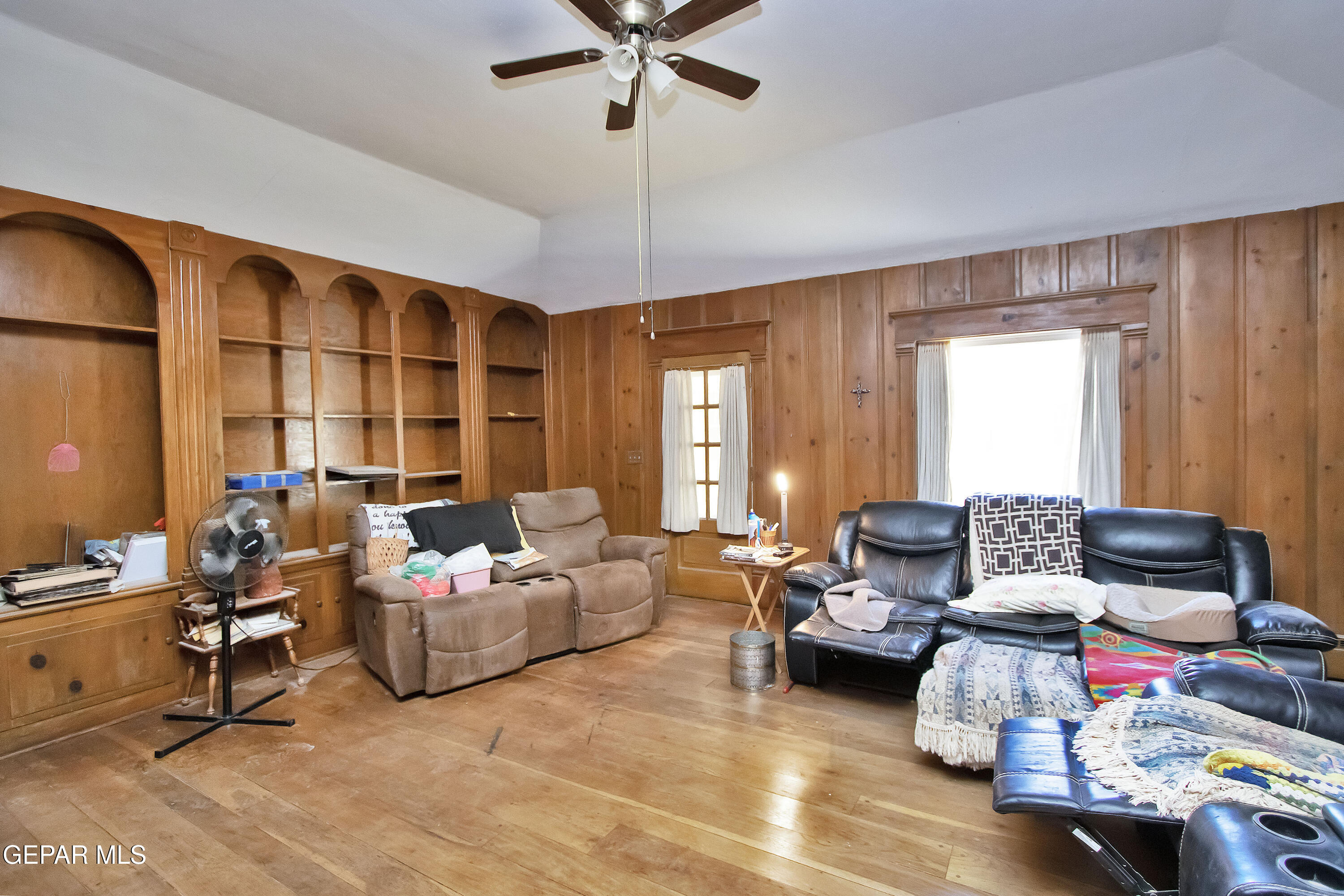 110 Southwest Creosote Road Out Of Service Area, OUT OF SERVICE AREA 99999 - Photo 56 of 101 a living room with furniture and a large window