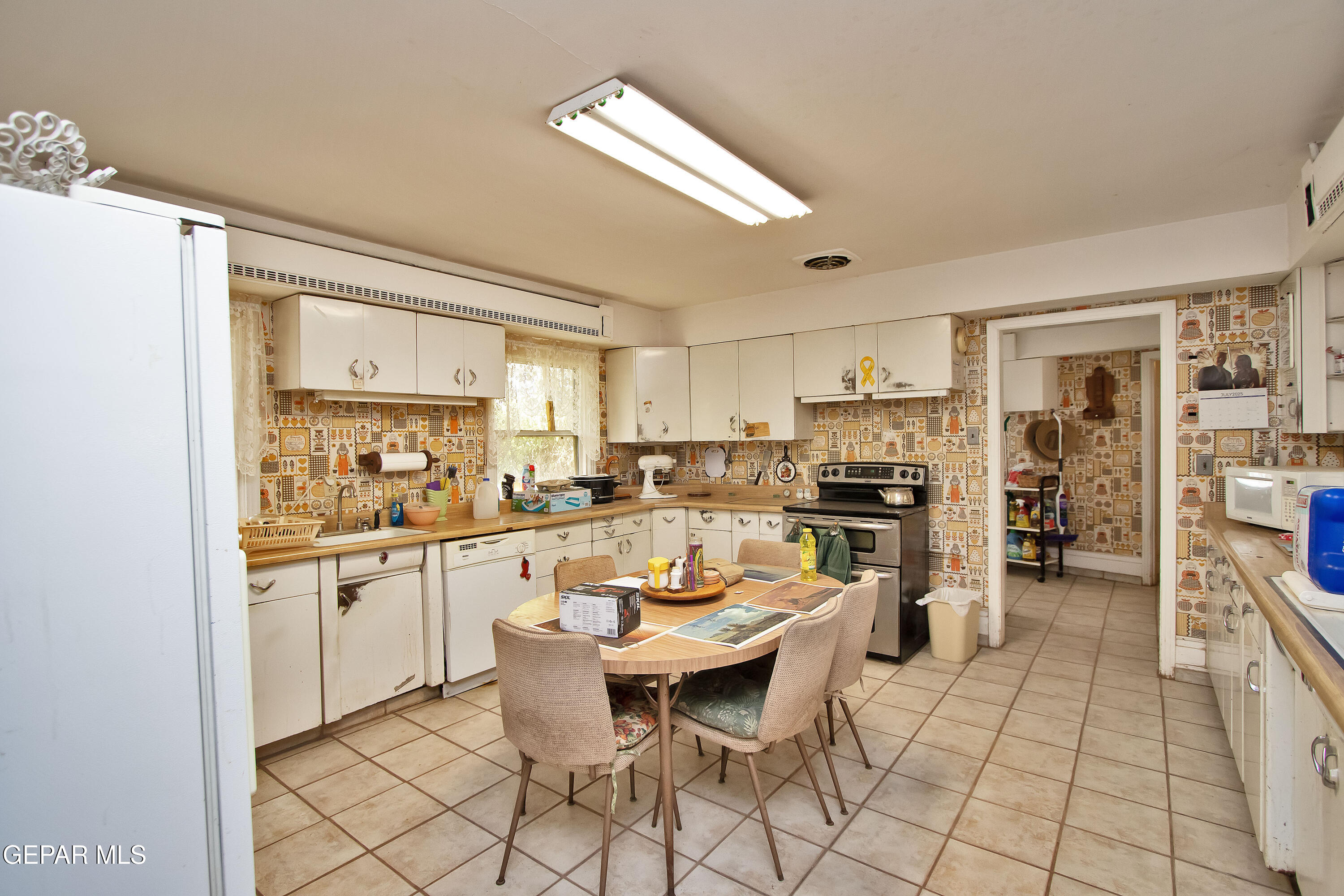 110 Southwest Creosote Road Out Of Service Area, OUT OF SERVICE AREA 99999 - Photo 61 of 101 Kitchen