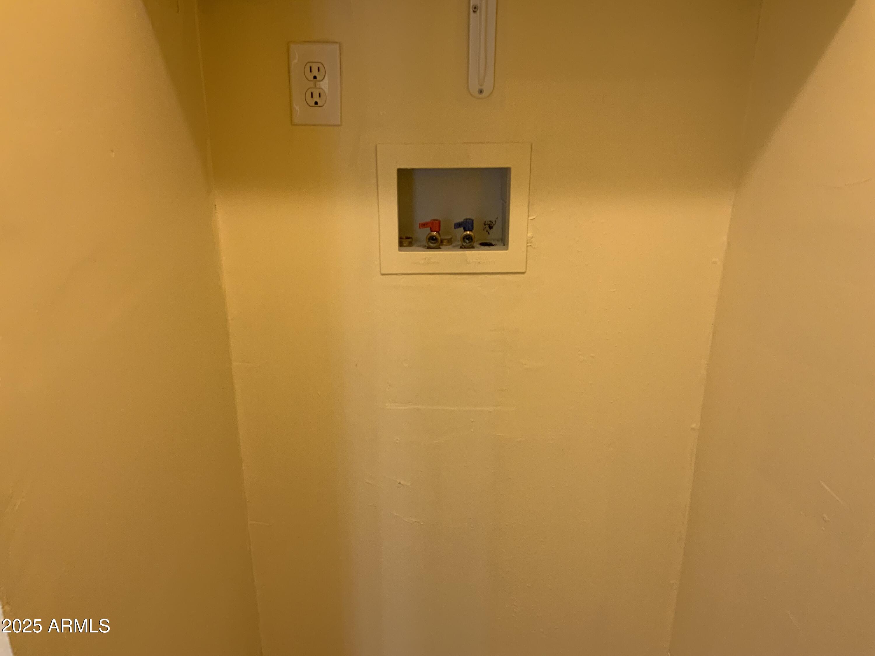 15831 North 59th Circle Glendale, AZ 85306 - Photo 10 of 12 a wall with a wall