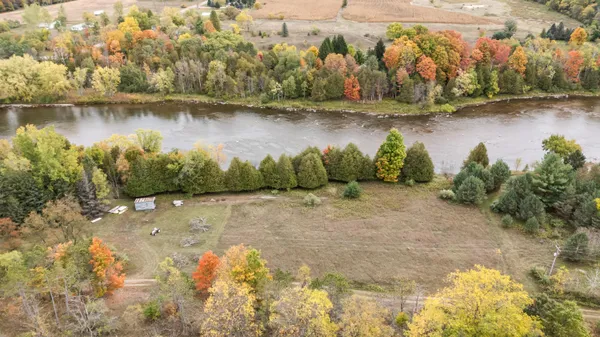 $75,000 | 22-23 Davison Road, Paris, MI 49338