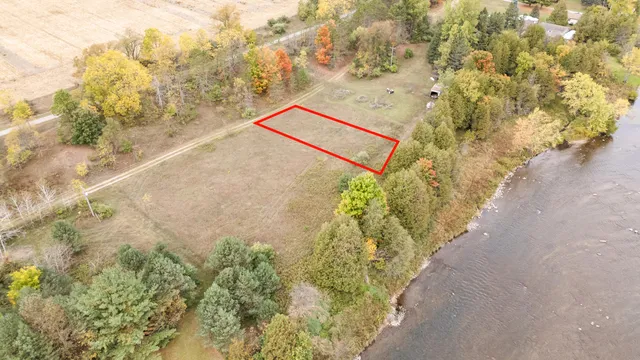 $75,000 | 22-23 Davison Road, Paris, MI 49338