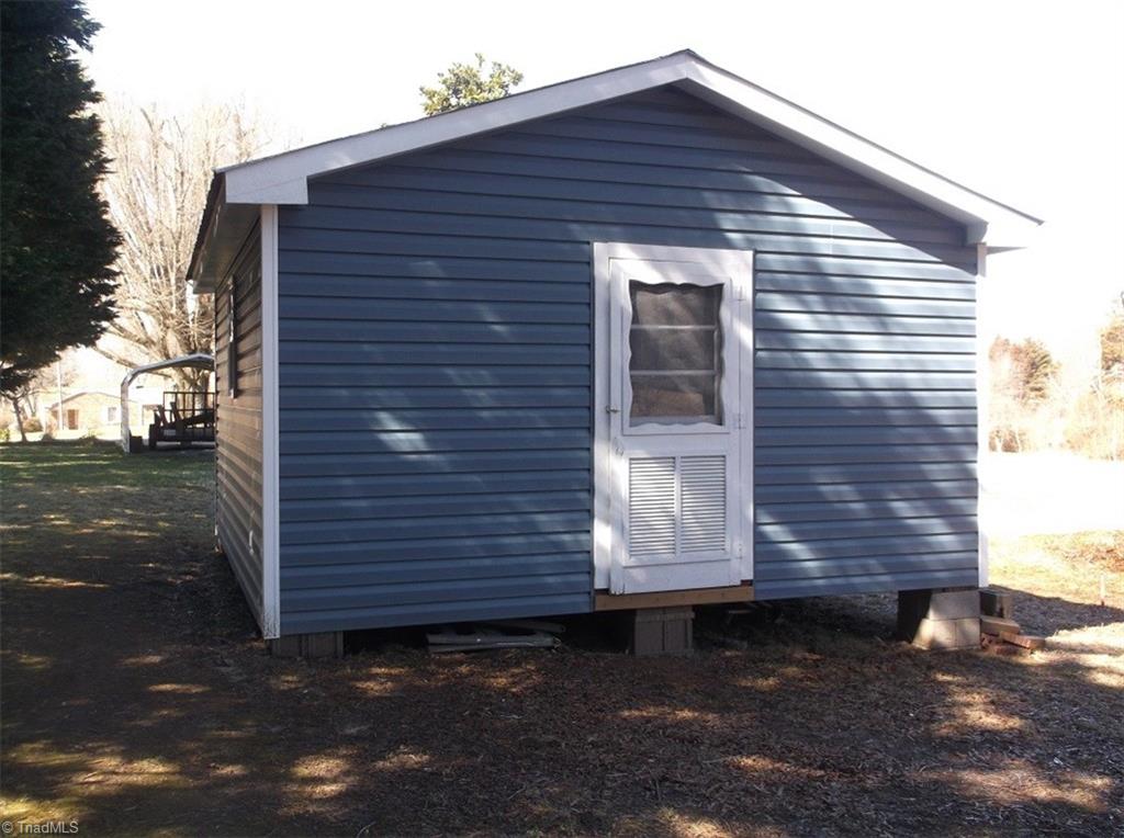 112 Harbor Road Reidsville, NC 27320 - Photo 3 of 14 Gallery Image 3