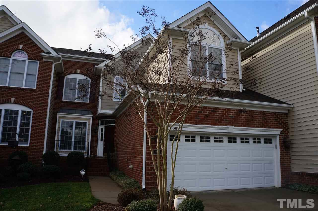 Luxury townhome in popular golf course community in NW Raleigh