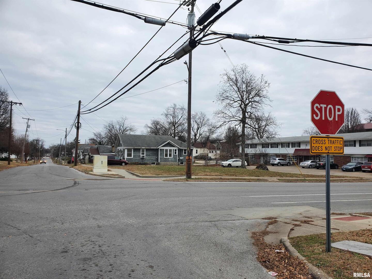 501 South Poplar Street Carbondale, IL 62901 - Photo 1 of 3 a view of a city street with large buildings