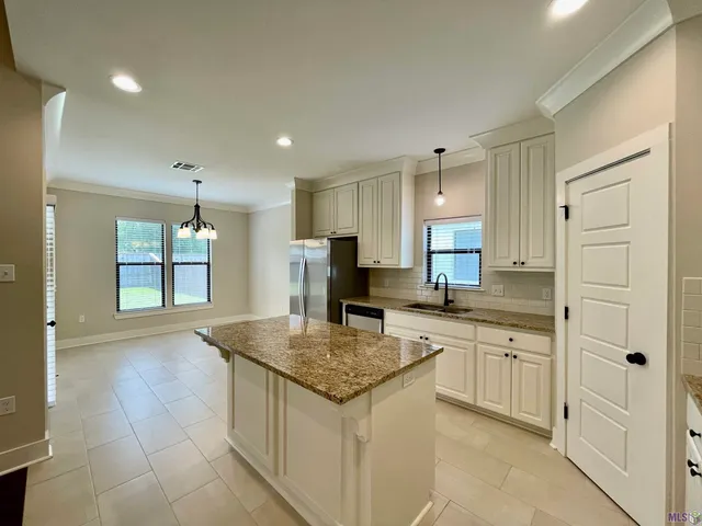$2,550 | 16512 Villa Brielle Avenue, Baton Rouge, LA 70817