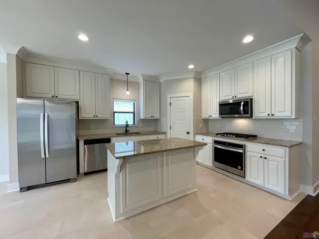 $2,550 | 16512 Villa Brielle Avenue, Baton Rouge, LA 70817