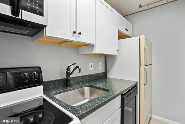 $1,900 | 1721 Queens Lane, Unit 1103, Arlington, VA 22201