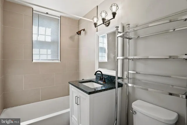 $1,900 | 1721 Queens Lane, Unit 1103, Arlington, VA 22201