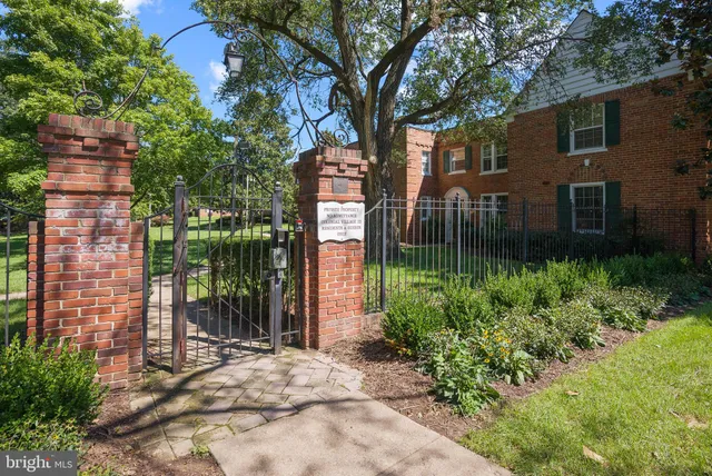 $1,900 | 1721 Queens Lane, Unit 1103, Arlington, VA 22201