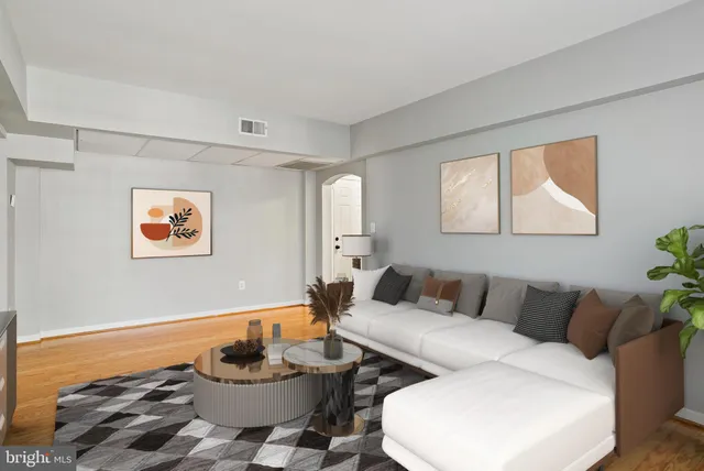 $1,900 | 1721 Queens Lane, Unit 1103, Arlington, VA 22201