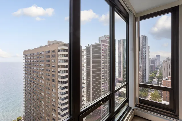 $2,495 | 6166 North Sheridan Road, Unit 26G, Chicago, IL 60660