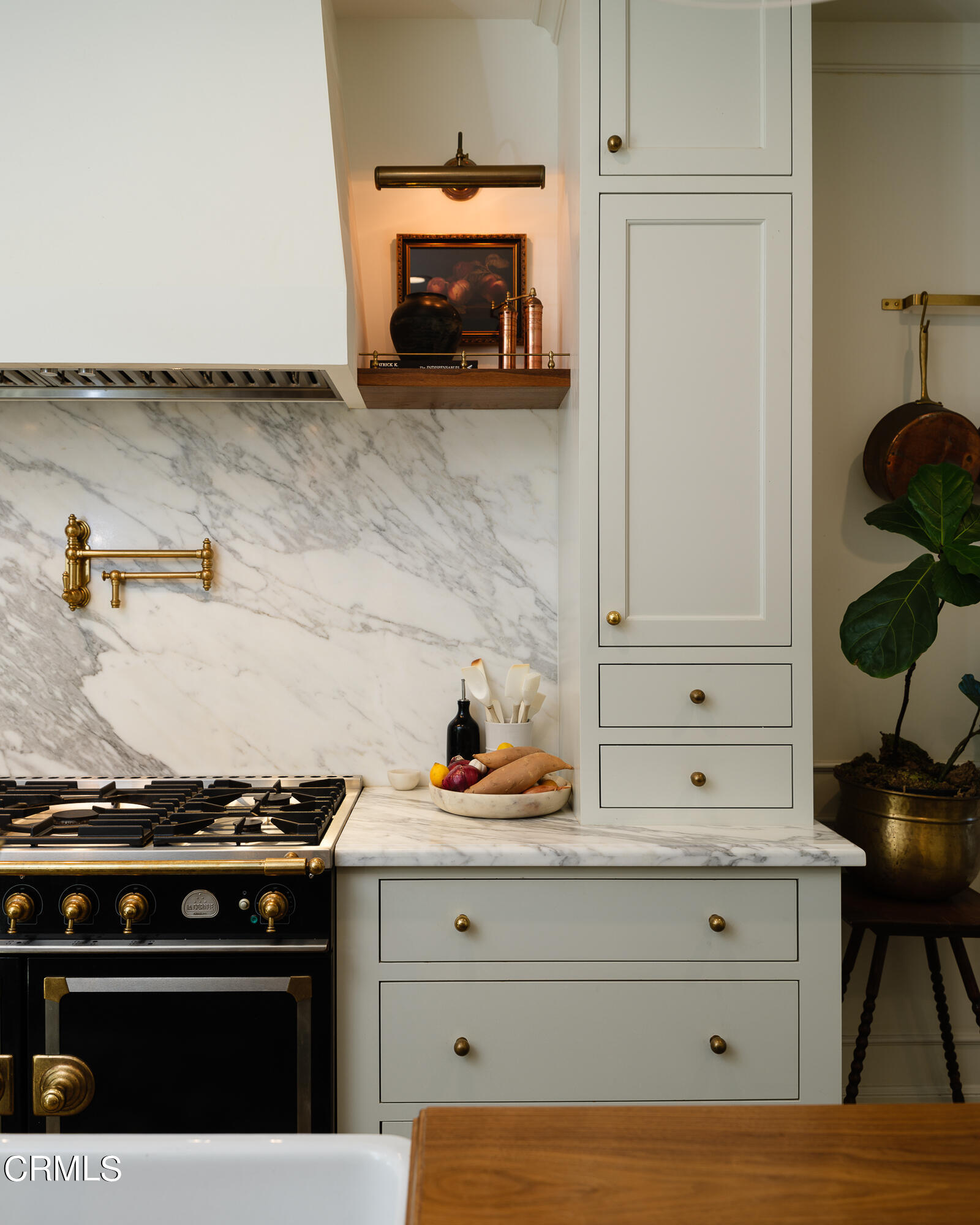 2709 Visscher Place Altadena, CA 91001 - Photo 31 of 75 a kitchen with a stove and a microwave