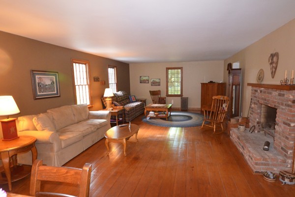 9 North Hillside Road Deerfield, MA 01373 - Photo 5 of 29 Gallery Image 5