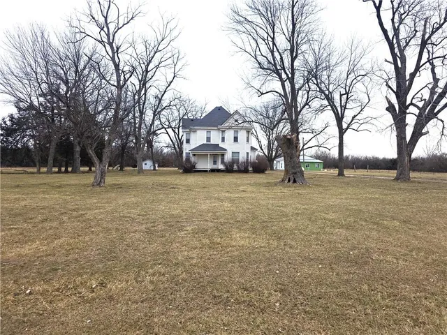 $550,000 | 9937 Northwest County Road 1001, Adrian, MO 64720