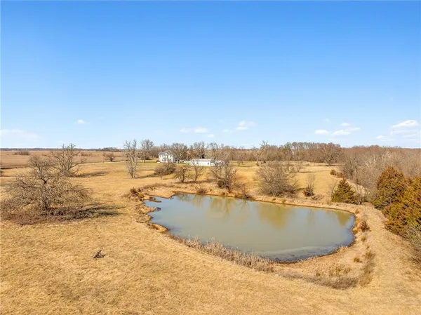 $550,000 | 9937 Northwest County Road 1001, Adrian, MO 64720